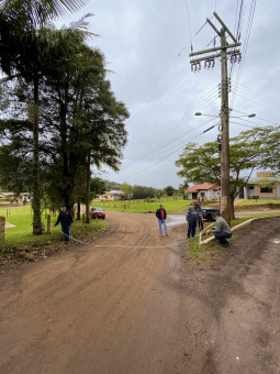Avança pavimentação de trecho da estrada do Pinheiro