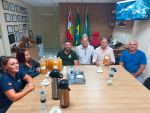 Comitiva de Dom Pedro explora solução para o controle de maruins em visita a Santa Catarina
